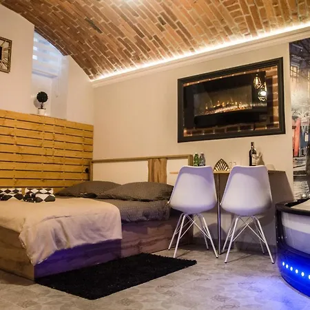 Underground Jacuzzi Couette-café