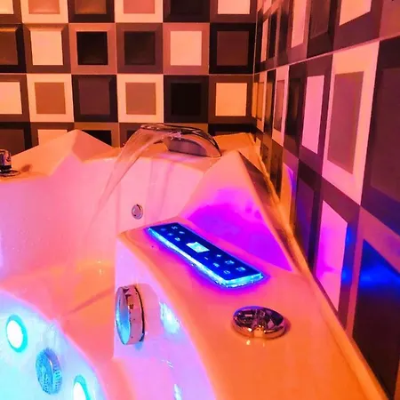 Underground Jacuzzi Couette-café