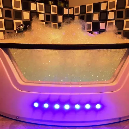 Underground Jacuzzi Couette-café
