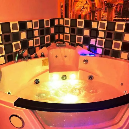 Couette-café Underground Jacuzzi Cracovie
