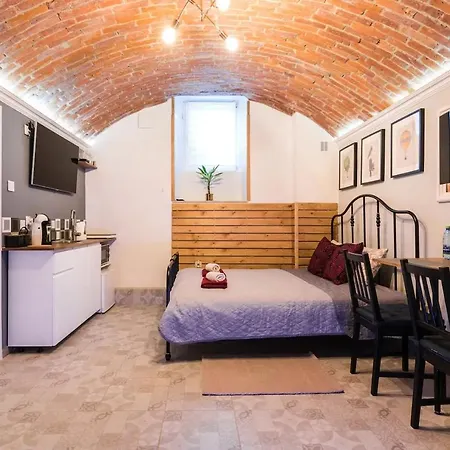 Underground Jacuzzi Couette-café