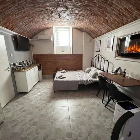 Alojamento de Acomodação e Pequeno-almoço Underground Jacuzzi