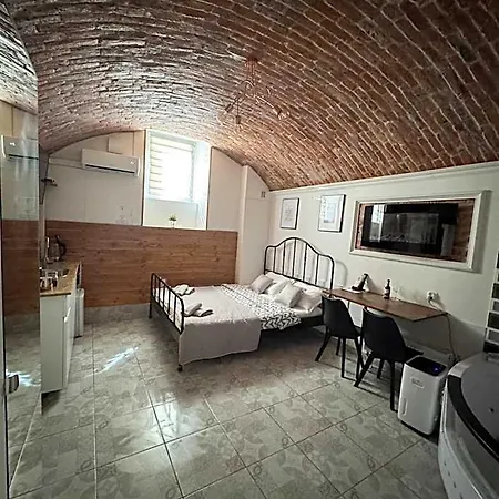 Underground Jacuzzi Oda ve Kahvaltı