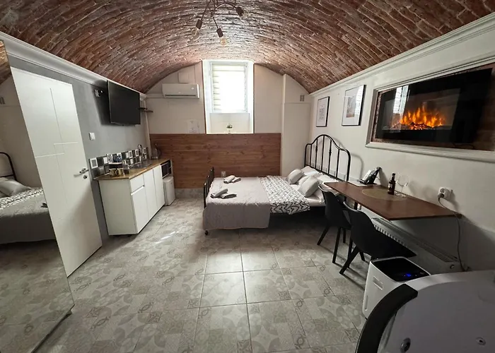 فندق مبيت وإفطار Underground Jacuzzi