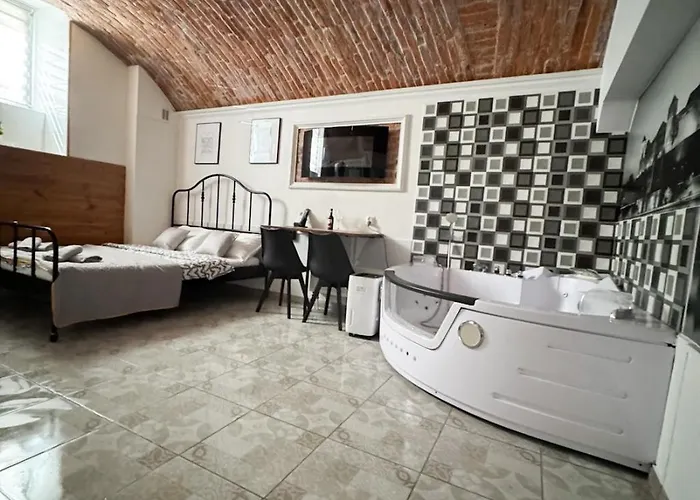 Underground Jacuzzi فندق مبيت وإفطار كراكوفيا