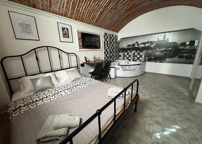 Underground Jacuzzi 4*