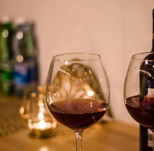 فندق مبيت وإفطار Underground Jacuzzi 4*