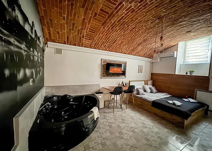 فندق مبيت وإفطار Underground Jacuzzi كراكوفيا