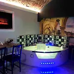Underground Jacuzzi Frühstückspension