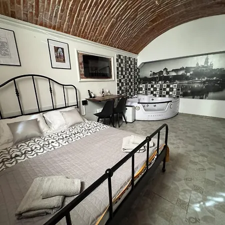 Underground Jacuzzi 4*