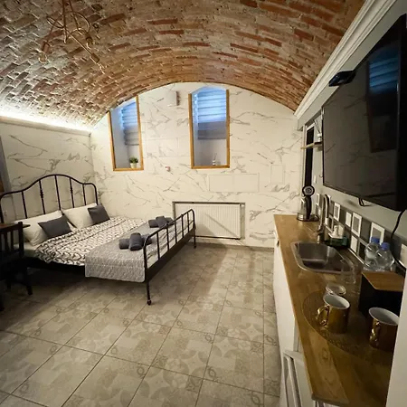 Underground Jacuzzi Bed and Breakfast 4*
